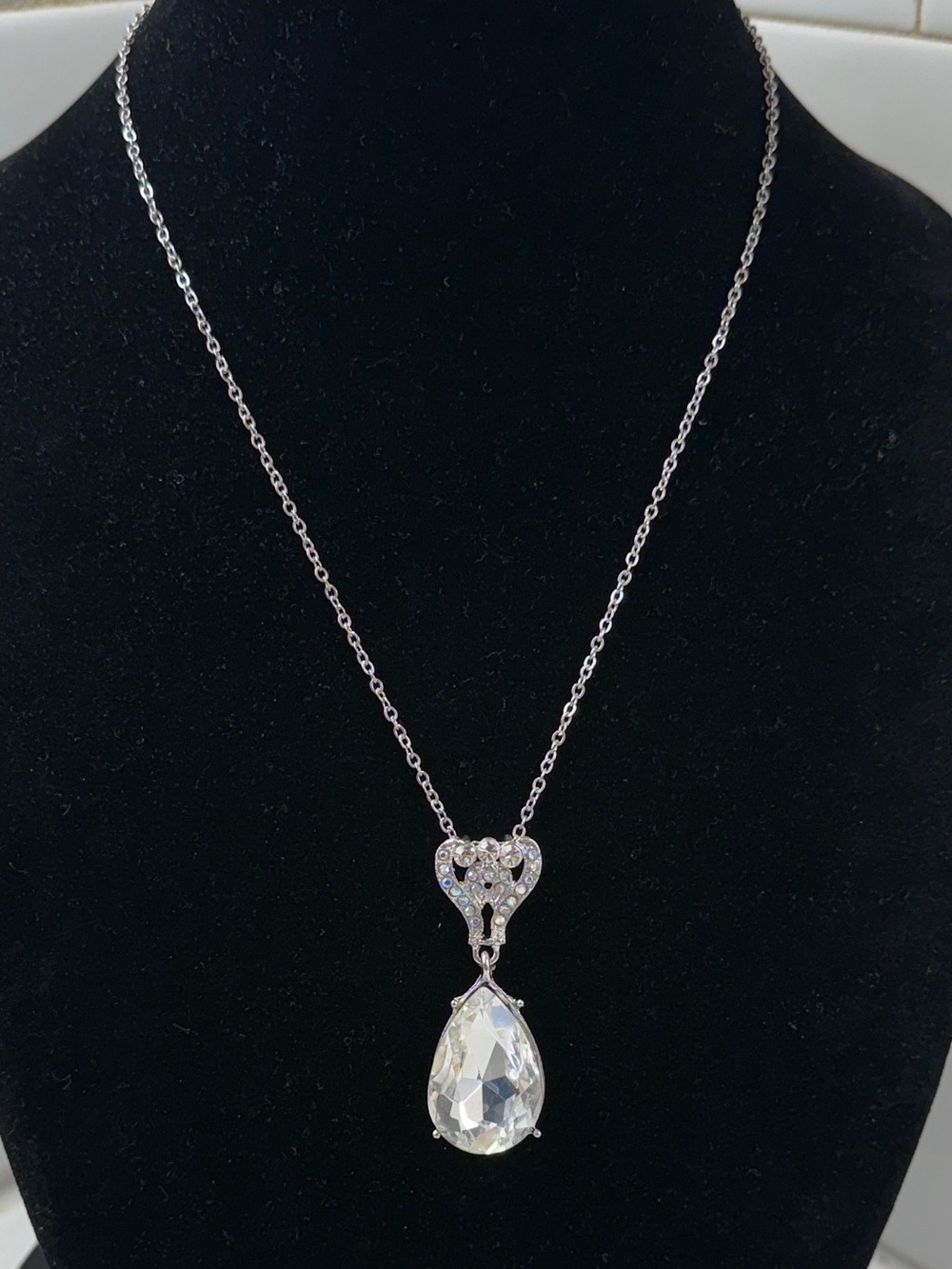 Elegant Silver Teardrop Pendant Necklace with Clear Crystal
